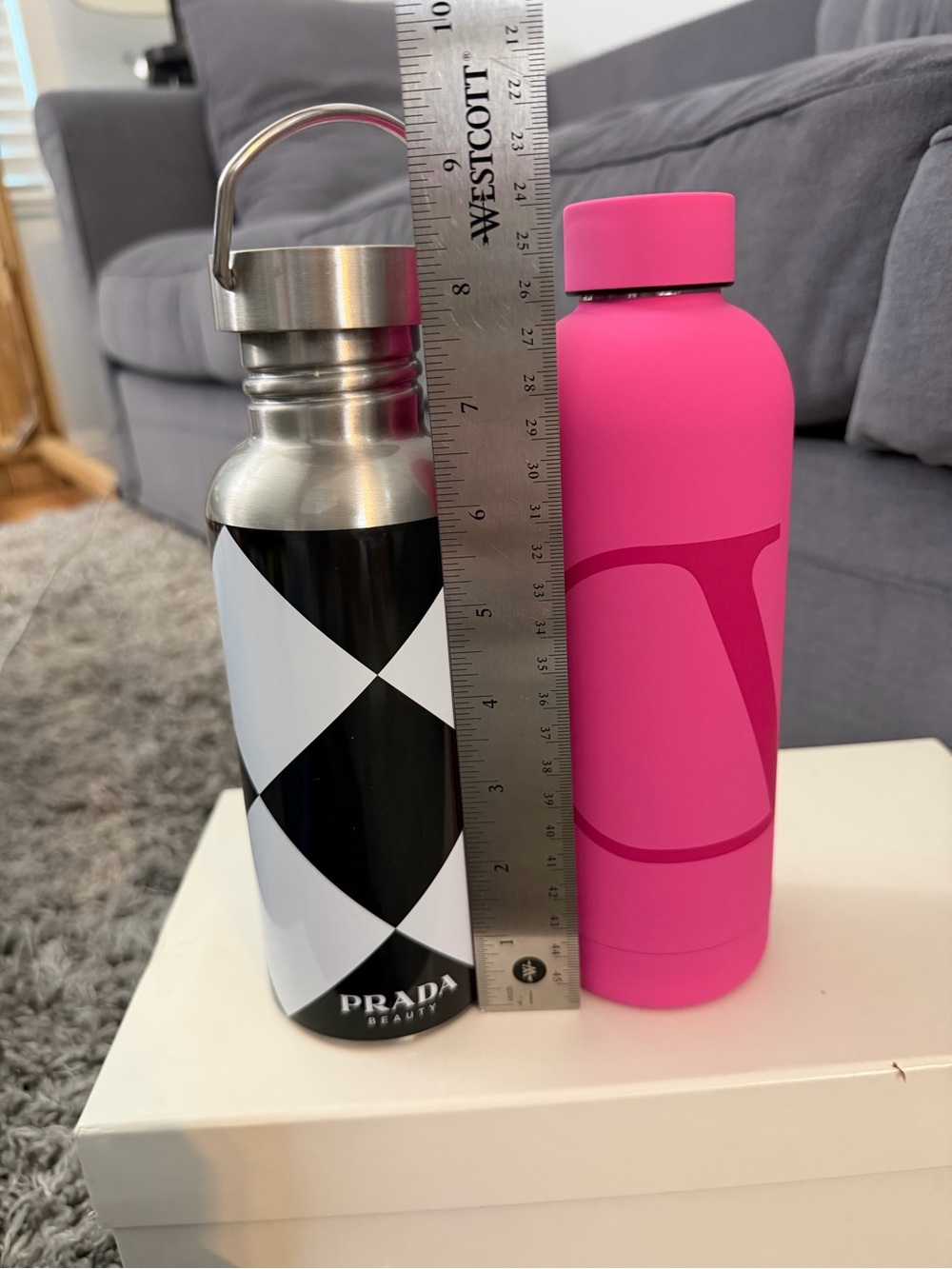 Valentino Hot Pink V-Logo Body Bottle - Picture 6 of 7